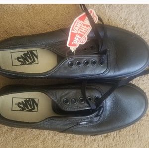 Unisex black leather Vans